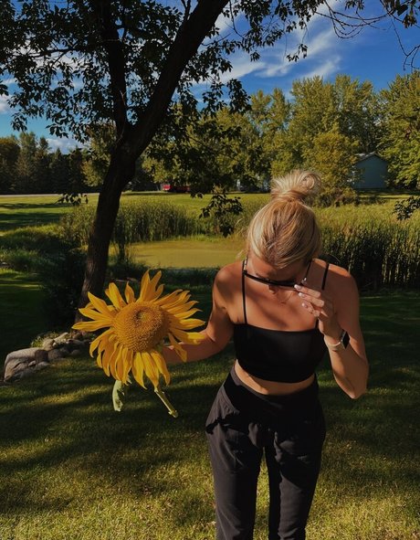 Jakki Farmer star sexy photo