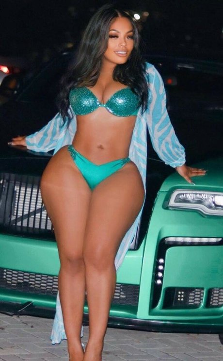 IAmThomasina sex model pictures