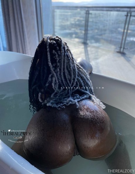 therealzoey pornstar nudes picture