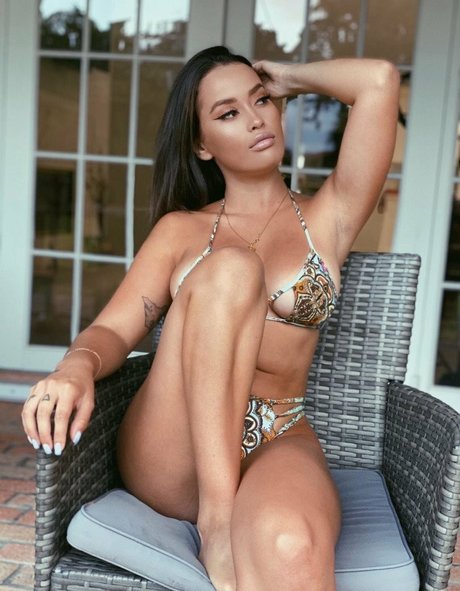 annieskye sexy model pics