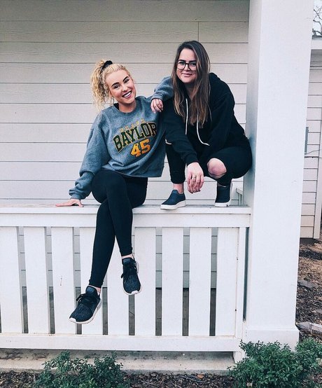 Caroline Wall sexy model pic