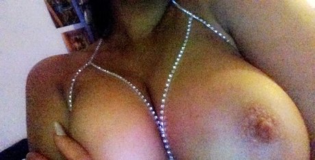 Charlotte Smith naked model gallery