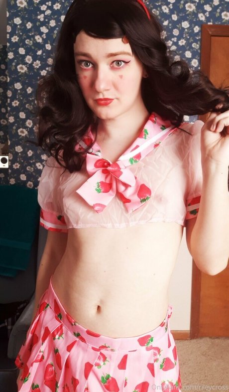 rileycross pretty model image