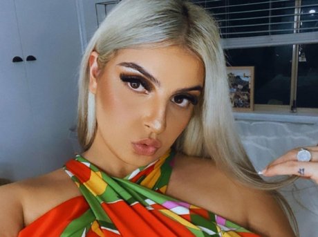 Chloe C naked pornstar pictures