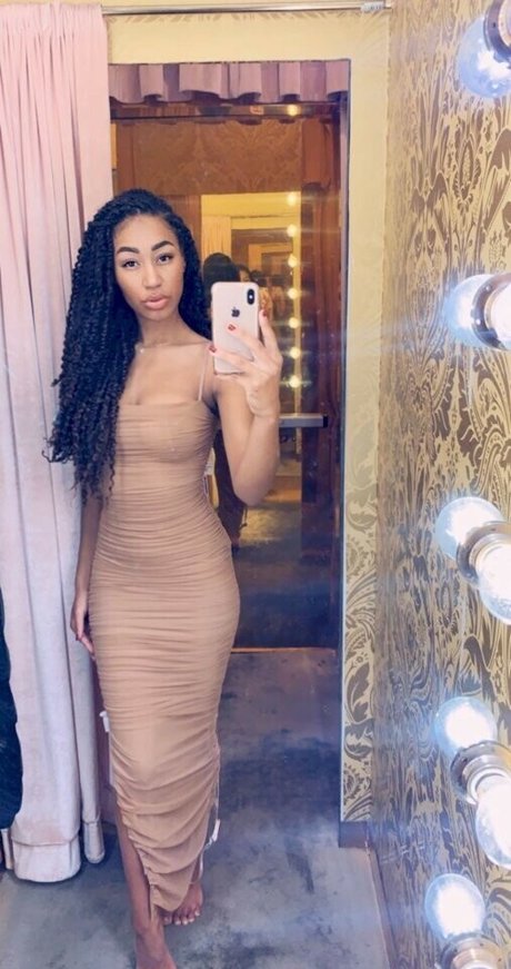 Nia Simone pretty model gallery