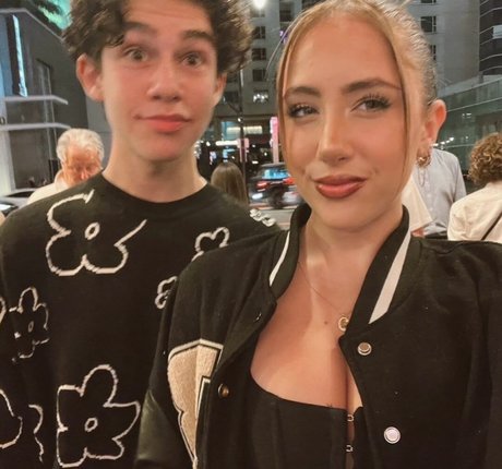 Ava Kolker erotic model picture