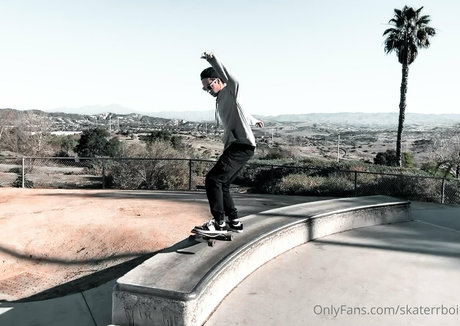 skaterrboi xxx model photo