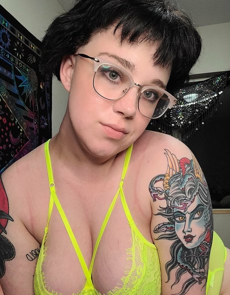 thequeenhasarrived sexy star galleries