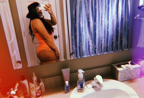 Charli Evans star hot pic