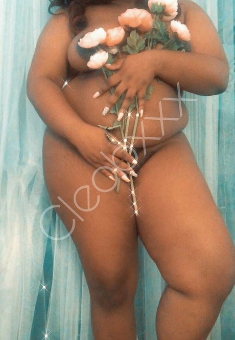 belle hella naked star photo