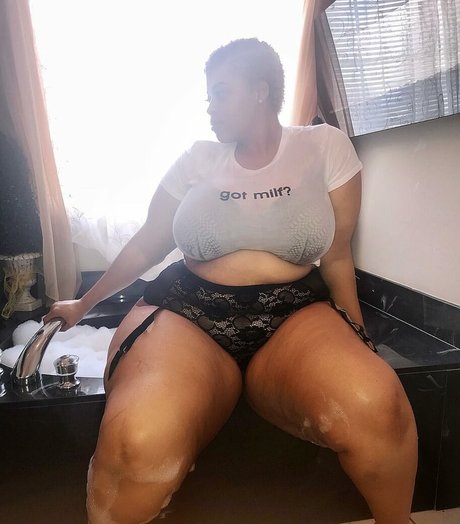 Jasmine Gunn hot actress gallery