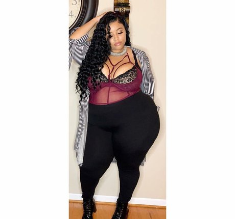 Jasmine Gunn top model photo