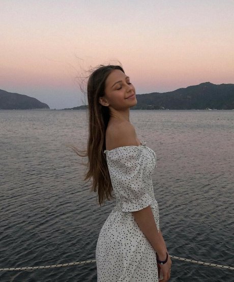 ImSarahisizzu pornstar beautiful pictures