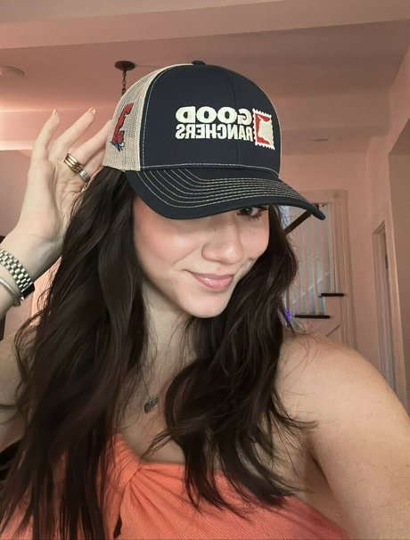 Brett Cooper hot actress photo