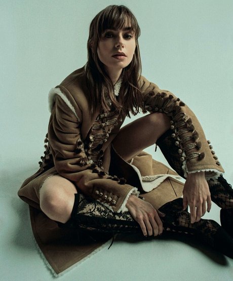 Lily Collins model xxx photo