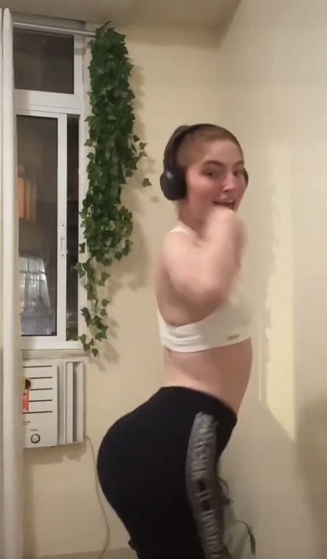 Duda Matte adult model image