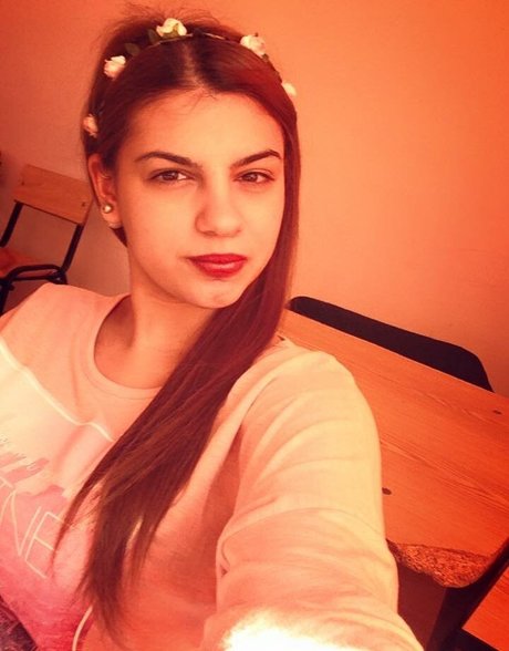 Roberta Ptru sexy star image