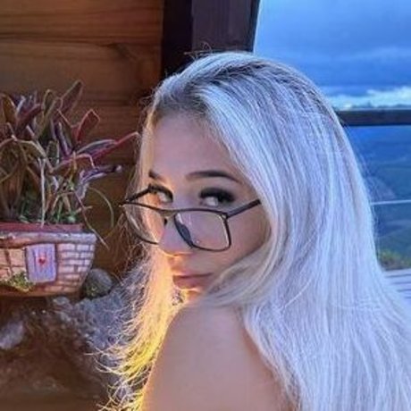 Isadora Vale Dezoitou pornstar erotic photo