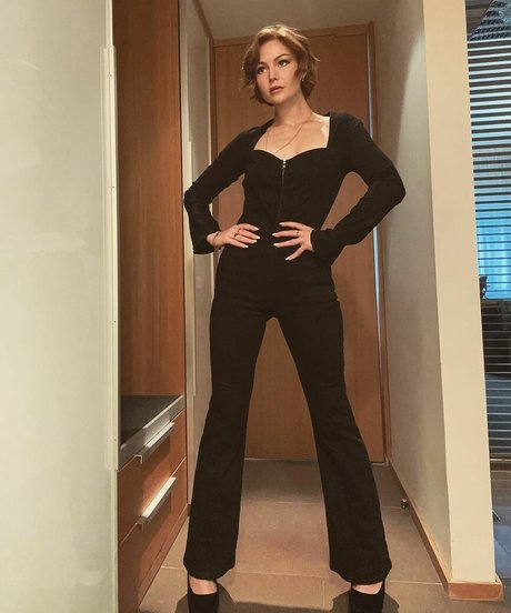 KallMeKris hot actress archive