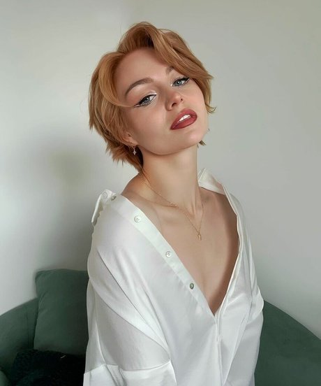 KallMeKris star nudes picture