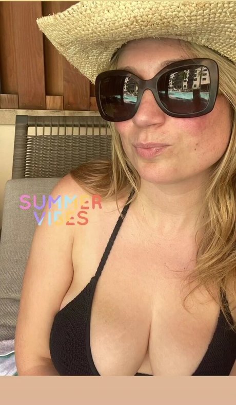 Sarah Cruddas star nudes pictures