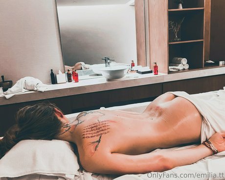 emilia tt perfect actress img