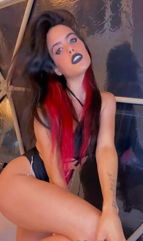 redjinx free naked model pics