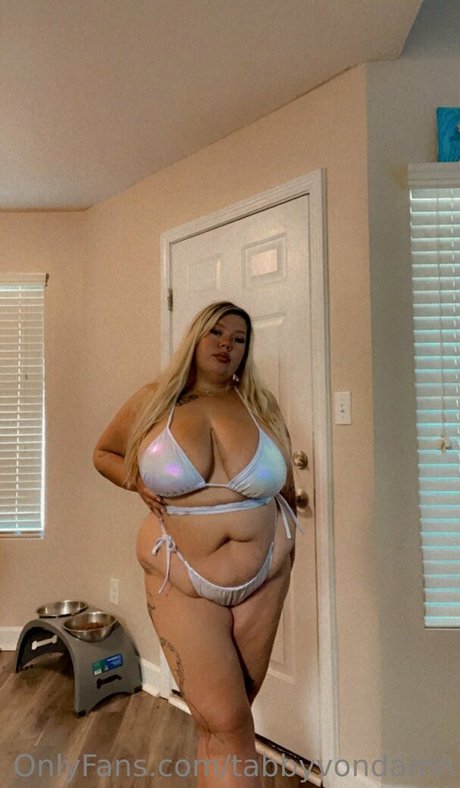 TabbyVonDAMN model naked photos