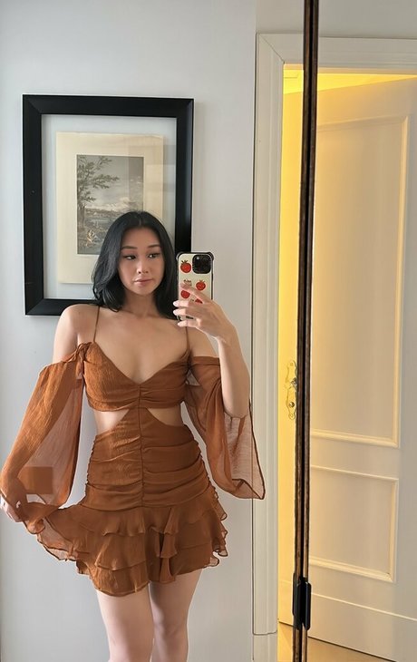 Karagii model nude image