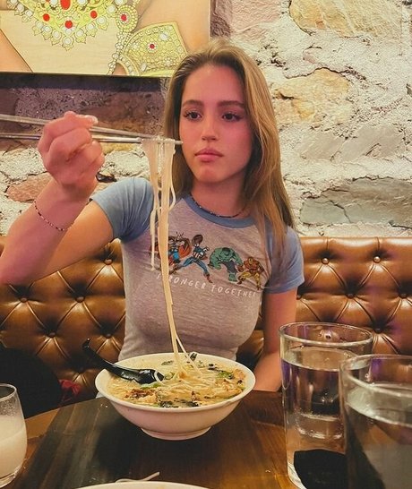 Sylvia Snyders model free pics