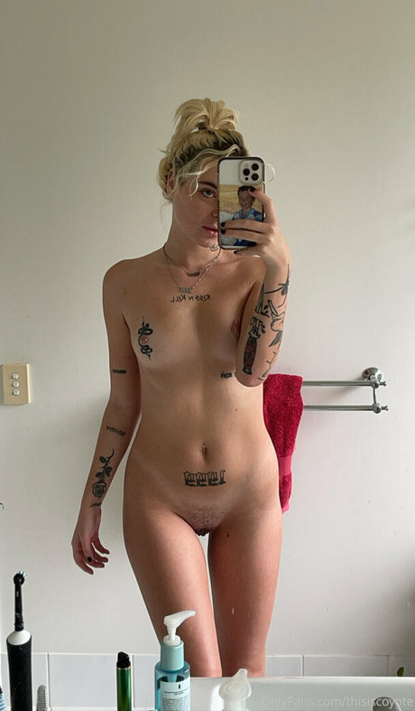 thisiscoyote model erotic photo