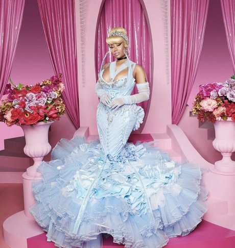 Nicki Minaj star nude pictures