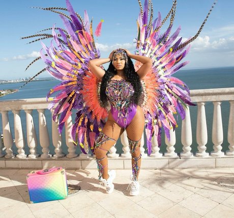 Nicki Minaj hot star images