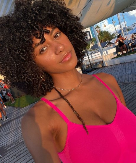 Briana Smith star exclusive gallery