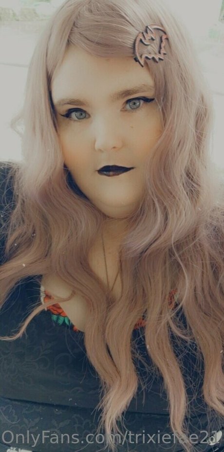 trixiefae21 hot actress pic
