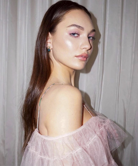 Maddie Ziegler model naked photos