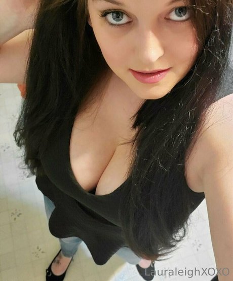 the laurajohnson free actress pics