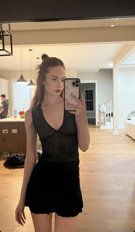 Kennedy Walsh sexy star img