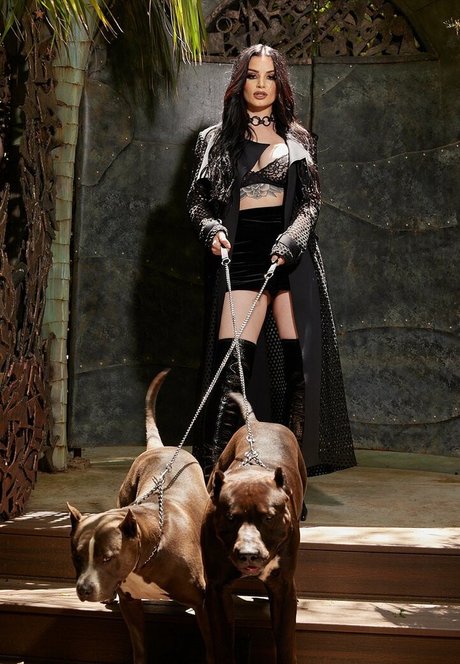 Saraya Bevis beautiful actress pics