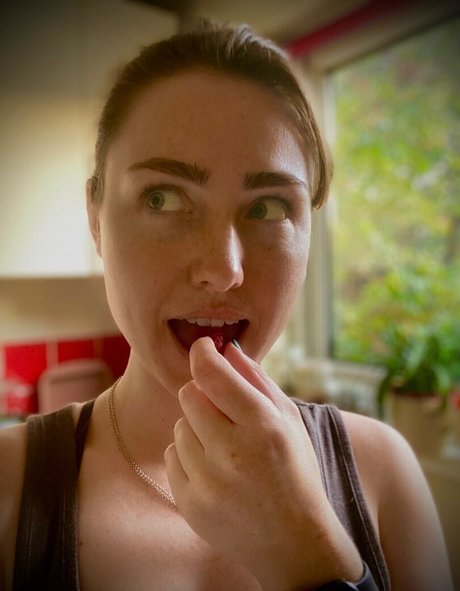 WhisperAudios ASMR free model pics