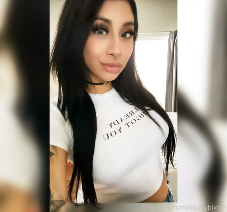 itsizzybixtch nudes model gallery
