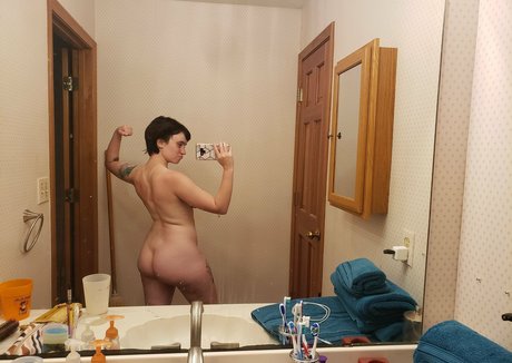 lucylawrence naked actress picture