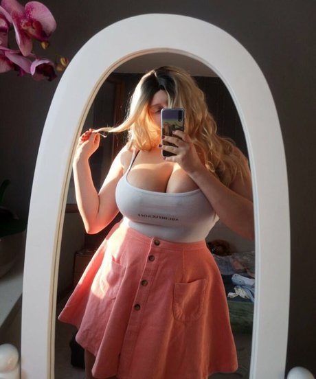 Mila Volker model perfect photo