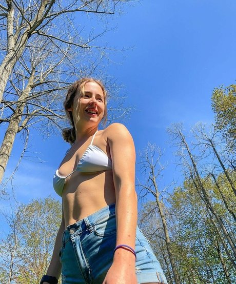 EmilyThankYouNext hot pornstar img