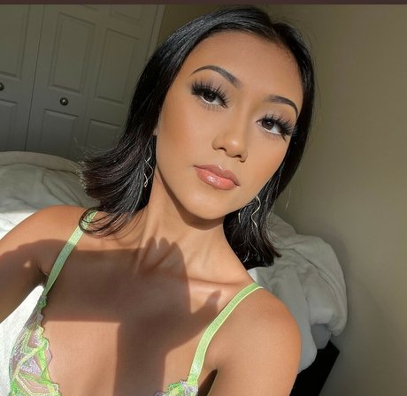 Moliney Mao exclusive pornstar img