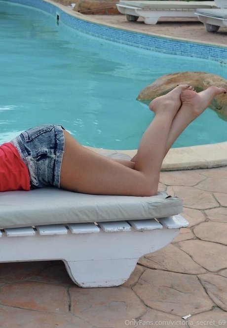 pussy teen onlyfans erotic image