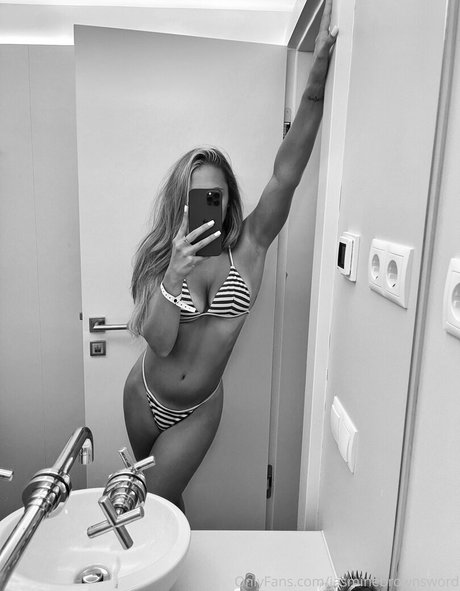 blonde muscle onlyfans sexy image