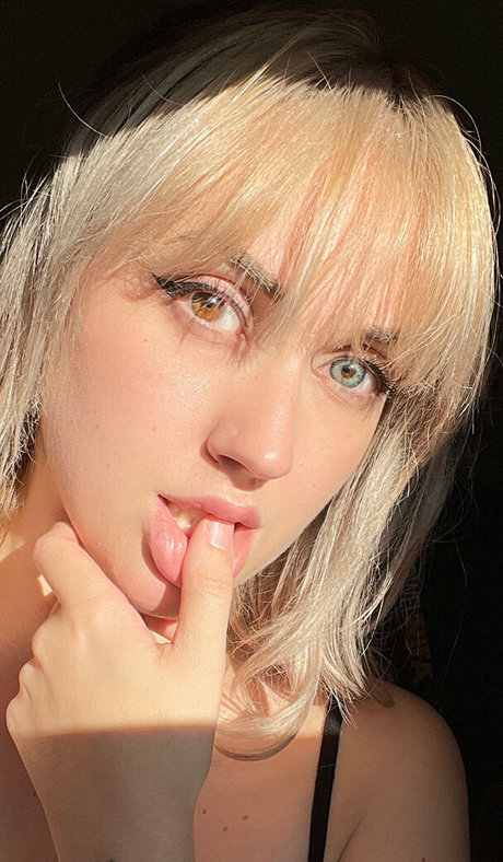 caradaily pornstar nude picture