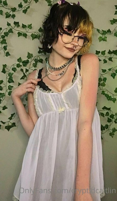 cryptidcaitlin pretty model pic