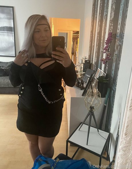 ellitelli beautiful pornstar img